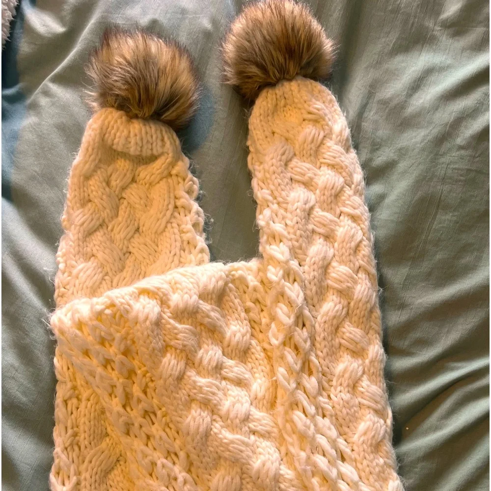 Scarf - Picture 1 of 3